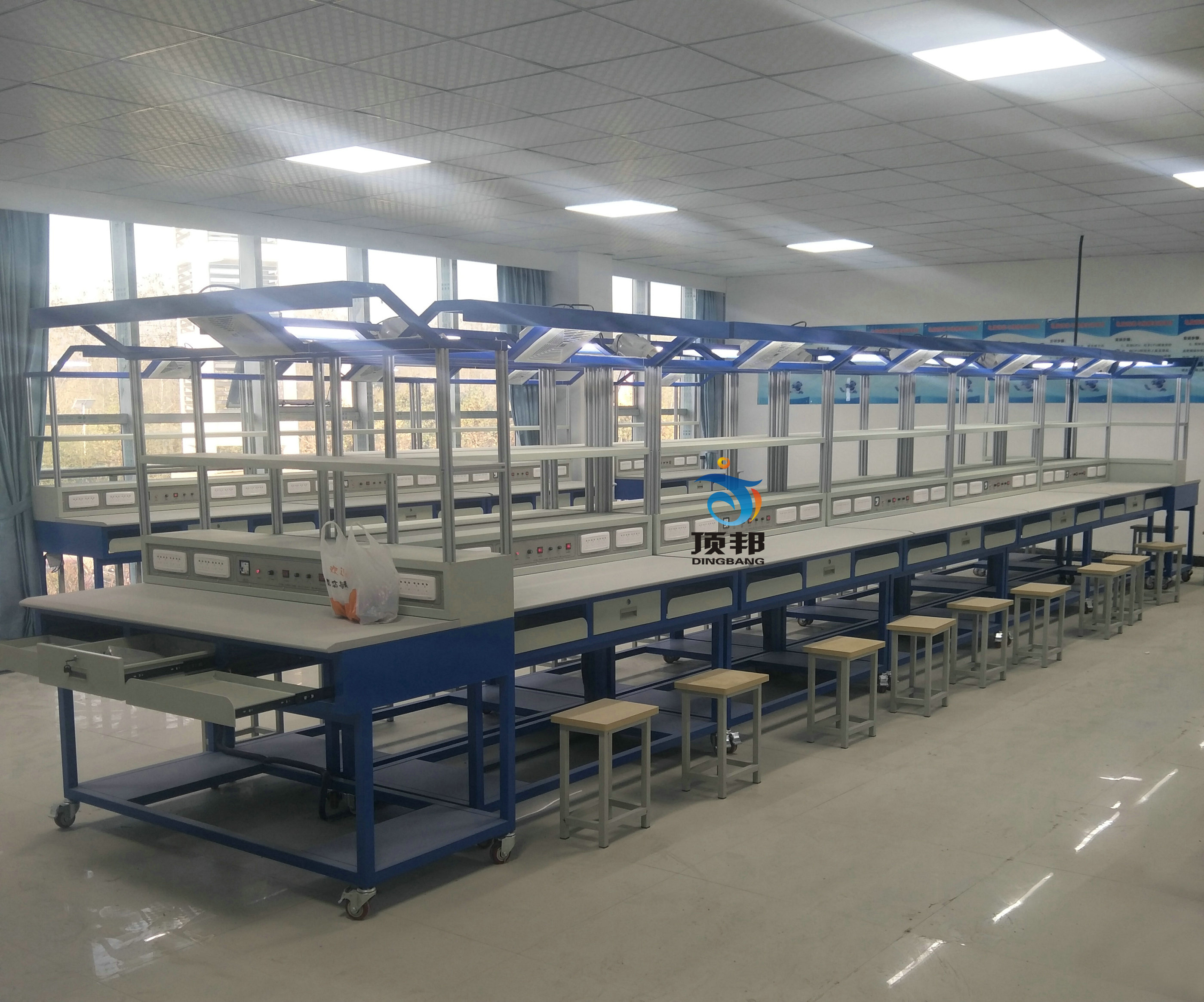 计算机组装与维护实训室建设方案(图3) 计算机组装与维护实训装置